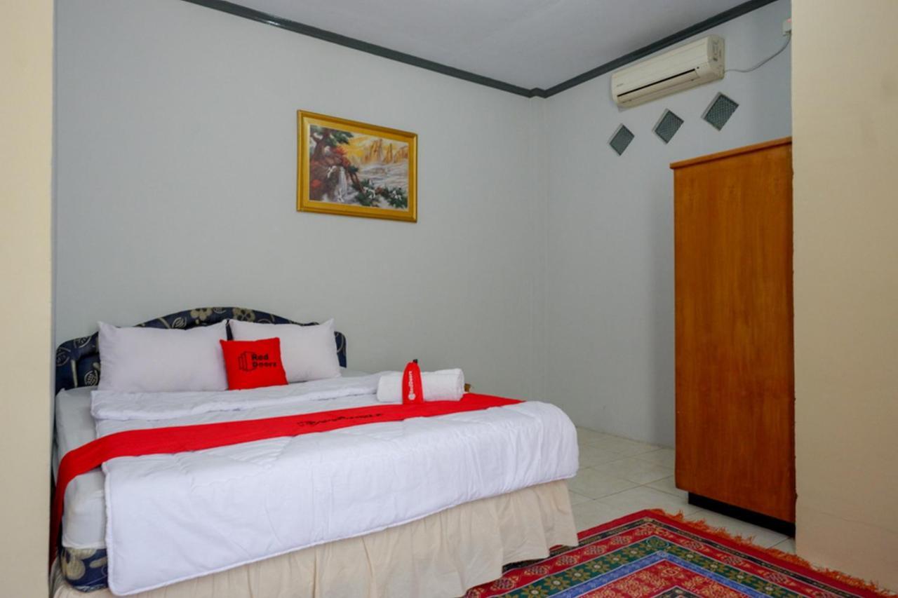 Reddoorz @ Hotel Aulia Majene Exterior photo