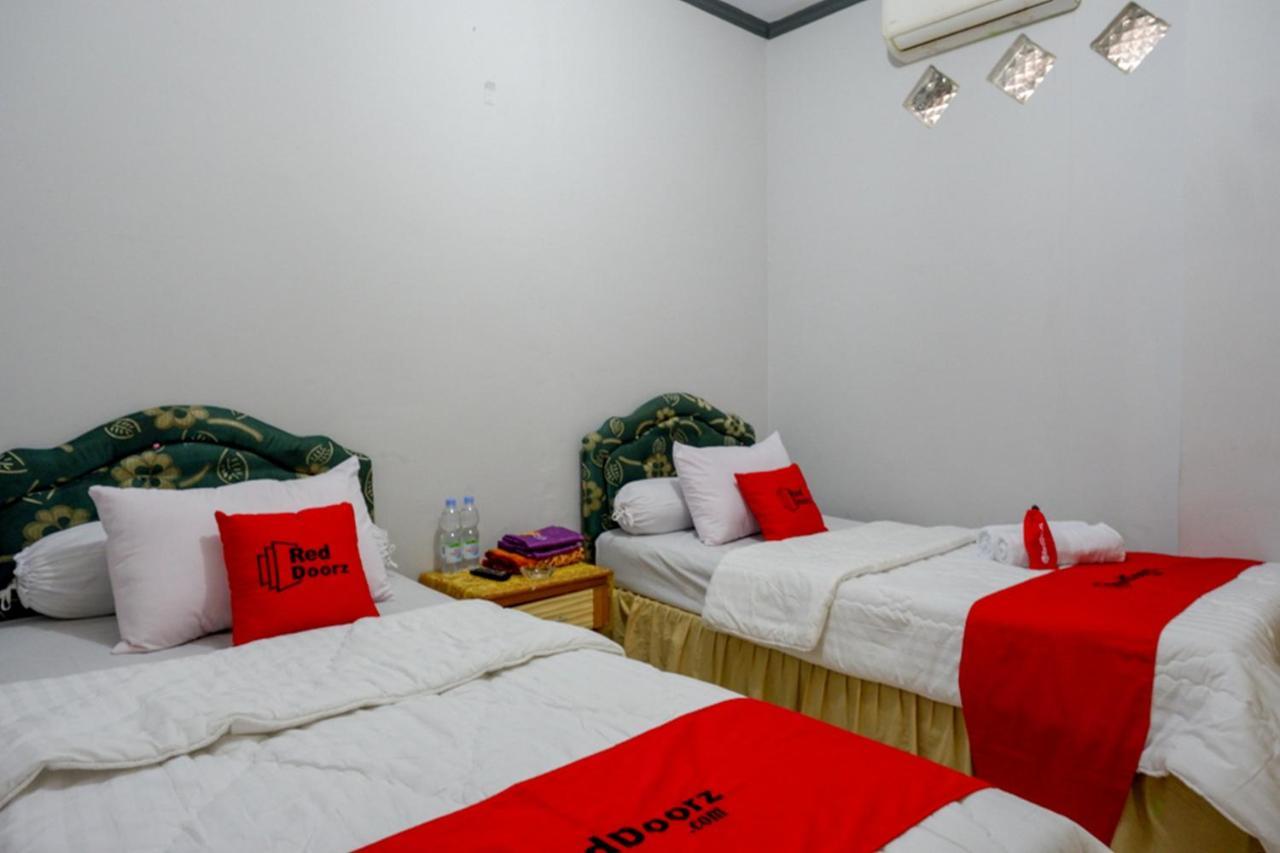 Reddoorz @ Hotel Aulia Majene Exterior photo