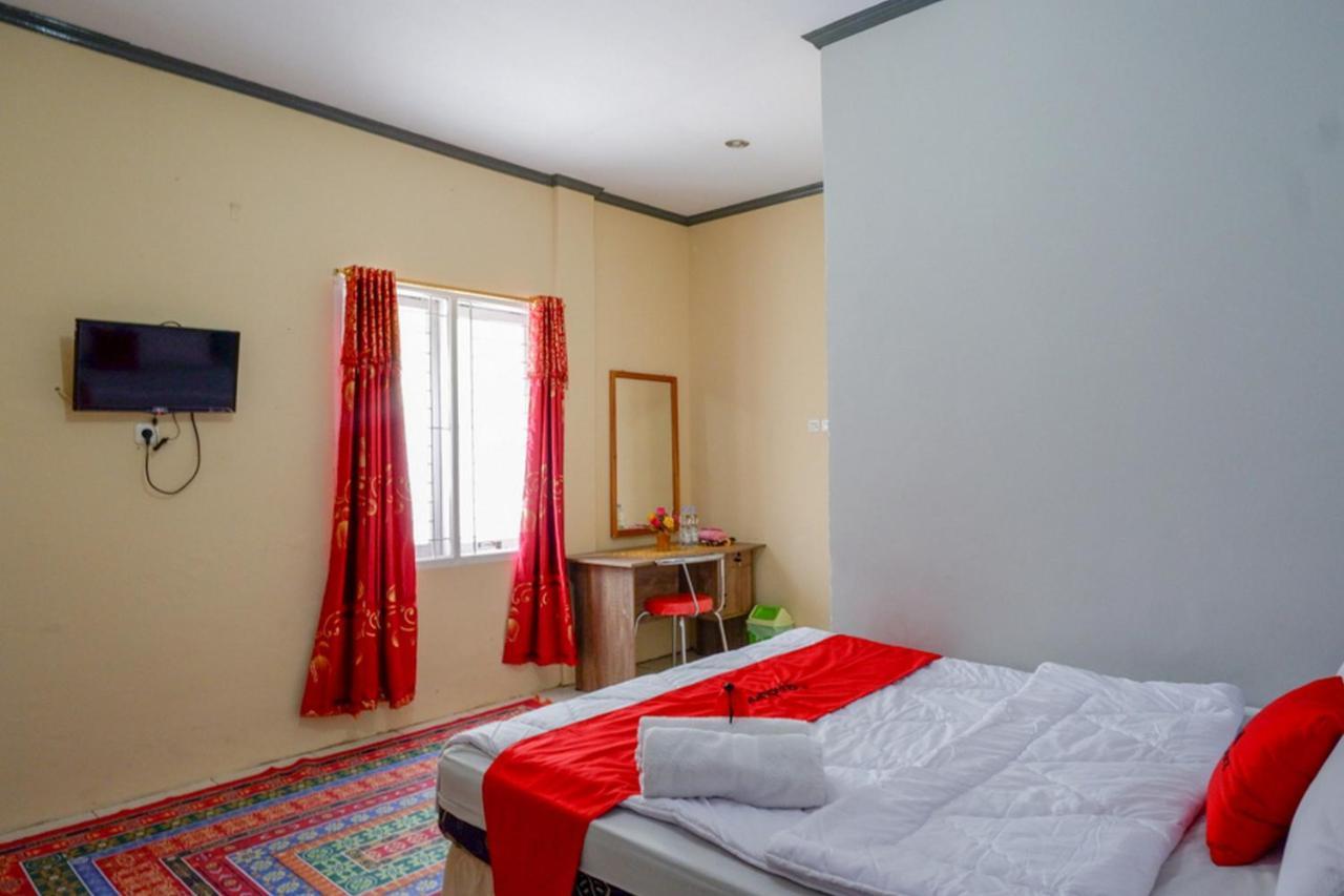 Reddoorz @ Hotel Aulia Majene Exterior photo